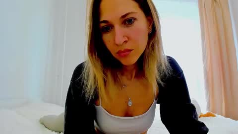 Snapshot of mona_cruz chatting on 01-20-25, 07:47 Mona online show from 01-20-25, 07:47