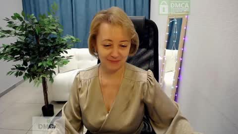 Mona online show from 04-17-26, 03:48