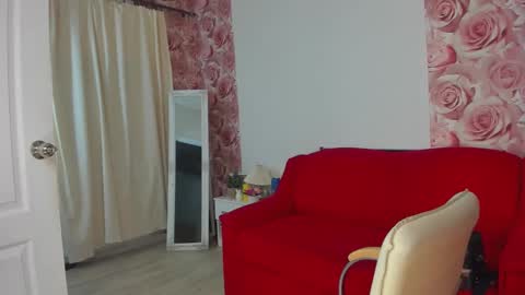 Snapshot of monasteel chatting on 12-27-24, 12:45 Monica online show from 12-27-24, 12:45