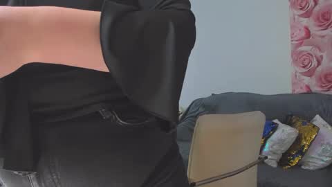 Snapshot of monasteel chatting on 02-26-25, 12:47 Monica online show from 02-26-25, 12:47