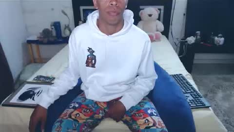 Snapshot of moneybeast chatting on 03-17-26, 01:10 moneybeast online show from 03-17-26, 01:10