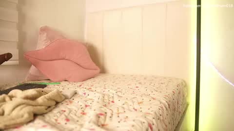 Snapshot of monicaflower chatting on 05-31-26, 10:33 Kiim online show from 05-31-26, 10:33