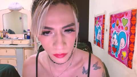 monicalimite123 online show from 11-25-25, 02:00