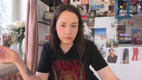 Snapshot of monicarocket chatting on 01-06-25, 10:02 Monica online show from 01-06-25, 10:02