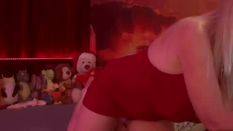 Monika    online show from 01-31-25, 03:20