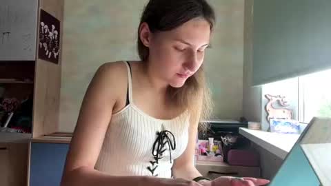 Snapshot of monikakotts chatting on 07-18-26, 06:50 Mia online show from 07-18-26, 06:50