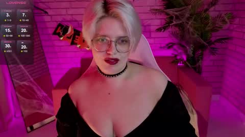 Monica online show from 10-30-25, 12:17