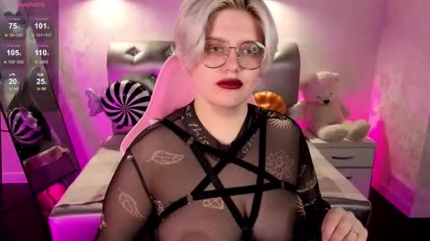 Monica online show from 10-31-25, 09:10