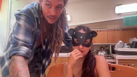 Snapshot of monkandmia chatting on 10-11-25, 10:47 Monk and Mia online show from 10-11-25, 10:47