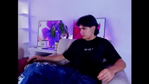 Snapshot of monky_0002 chatting on 03-03-26, 01:06 monky_0002 online show from 03-03-26, 01:06