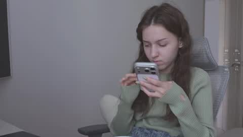 Snapshot of monnymoonn chatting on 06-18-26, 06:46 Mary online show from 06-18-26, 06:46