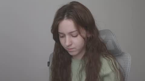 Snapshot of monnymoonn chatting on 06-18-26, 09:14 Mary online show from 06-18-26, 09:14