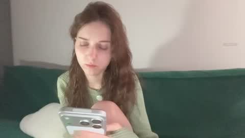 Snapshot of monnymoonn chatting on 06-21-26, 08:22 Mary online show from 06-21-26, 08:22