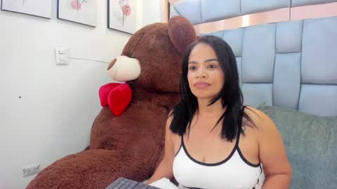 Monserrat  online show from 05-22-26, 06:46