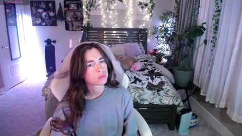 Snapshot of monstrumologist chatting on 01-03-25, 01:27 Lydia Mooney online show from 01-03-25, 01:27