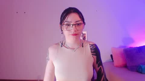 Snapshot of montreal_18 chatting on 02-06-26, 02:16 montreal_18 online show from 02-06-26, 02:16
