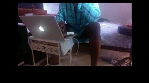 Snapshot of montydxxx2 chatting on 06-10-26, 07:35 montydxxx2 online show from 06-10-26, 07:35