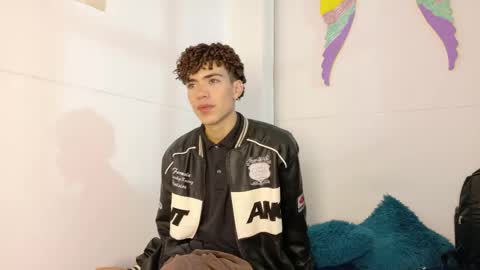 Snapshot of monyel_blake chatting on 06-05-26, 11:27 online show from 06-05-26, 11:27