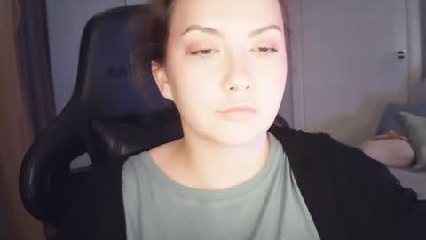 moodiemira online show from 04-12-26, 08:47