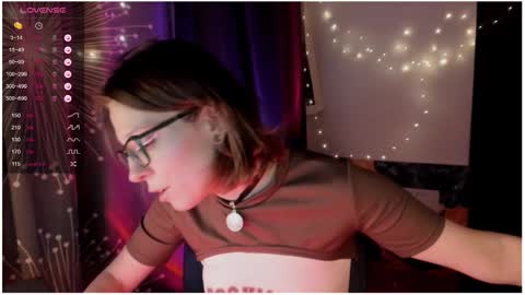 Snapshot of moon__girl chatting on 12-06-24, 11:03 Roxy online show from 12-06-24, 11:03