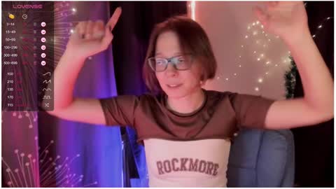 Snapshot of moon__girl chatting on 12-15-24, 07:10 Roxy online show from 12-15-24, 07:10