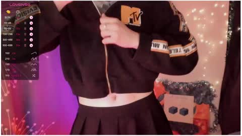 Snapshot of moon__girl chatting on 12-26-24, 08:21 Roxy online show from 12-26-24, 08:21