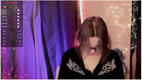 Snapshot of moon__girl chatting on 01-09-25, 08:11 Roxy online show from 01-09-25, 08:11