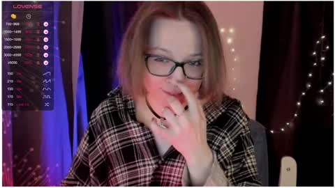 Snapshot of moon__girl chatting on 03-06-25, 07:21 Roxy online show from 03-06-25, 07:21