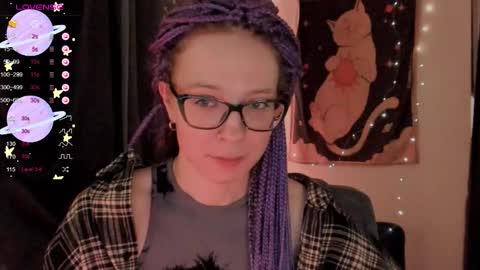 Snapshot of moon__girl chatting on 10-11-25, 06:39 Roxy online show from 10-11-25, 06:39