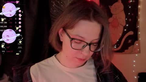 Snapshot of moon__girl chatting on 11-18-25, 08:35 Roxy online show from 11-18-25, 08:35