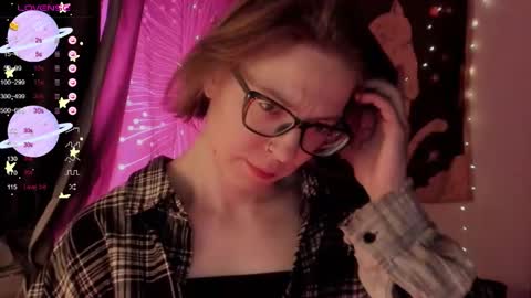 Snapshot of moon__girl chatting on 11-22-25, 07:13 Roxy online show from 11-22-25, 07:13