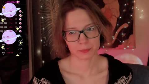 Snapshot of moon__girl chatting on 12-04-25, 07:44 Roxy online show from 12-04-25, 07:44