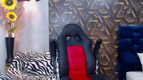 moon_and_fire_ online show from 11-06-25, 05:19