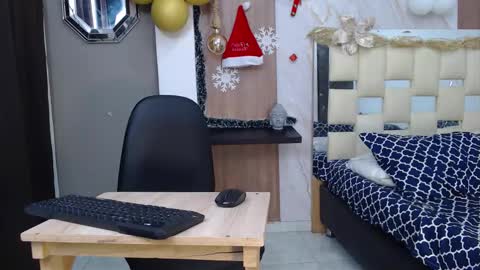 moon_and_fire_ online show from 11-18-25, 03:23