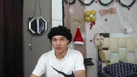 moon_and_fire_ online show from 12-22-25, 02:30