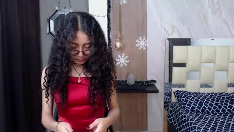 moon_and_fire_ online show from 01-12-26, 05:56