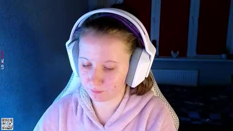 Lola online show from 09-29-25, 04:01