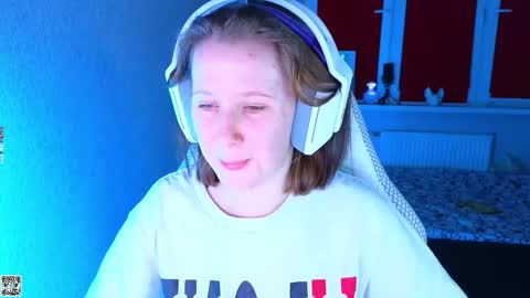 Lola online show from 10-29-25, 04:42