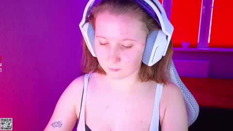 Lola online show from 11-19-25, 07:08