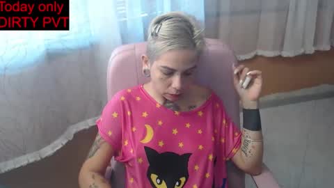 Snapshot of moon_cat85 chatting on 05-31-26, 03:19 Luna online show from 05-31-26, 03:19