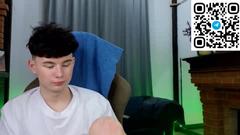 Snapshot of moon_gloww chatting on 02-18-26, 12:50 moon_gloww online show from 02-18-26, 12:50