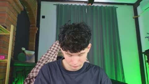 Snapshot of moon_gloww chatting on 02-25-26, 08:57 moon_gloww online show from 02-25-26, 08:57