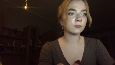 Snapshot of moon_hypnose chatting on 07-06-26, 09:06 moon_hypnose online show from 07-06-26, 09:06