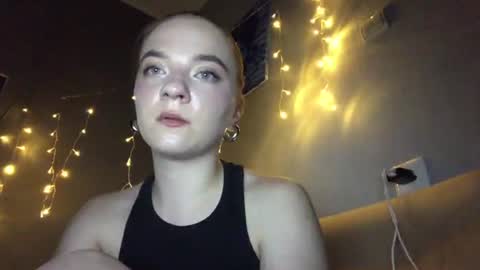 Snapshot of moon_hypnose chatting on 07-08-26, 08:24 moon_hypnose online show from 07-08-26, 08:24