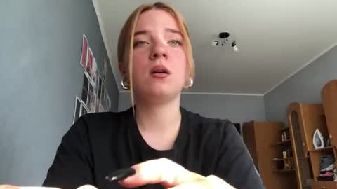 Snapshot of moon_hypnose chatting on 07-10-26, 01:25 moon_hypnose online show from 07-10-26, 01:25