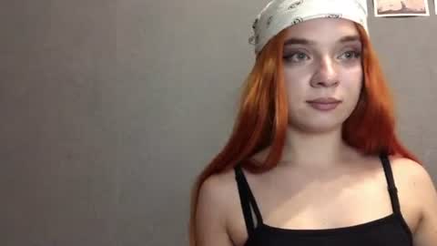 Snapshot of moon_hypnose chatting on 07-14-26, 08:03 moon_hypnose online show from 07-14-26, 08:03