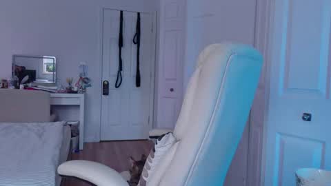 moon_light_girl online show from 06-18-26, 12:09