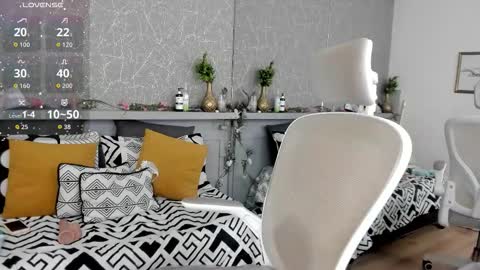 Snapshot of moon_lightt9 chatting on 01-16-26, 11:20 Sarah online show from 01-16-26, 11:20