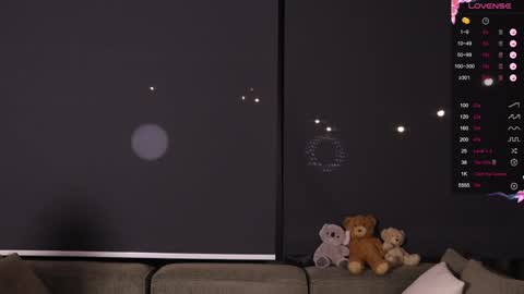 Snapshot of moon_night_anna chatting on 12-20-24, 03:25 Anna Trass online show from 12-20-24, 03:25