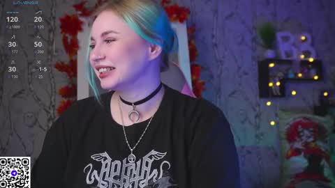 Snapshot of moon_valkyriie chatting on 09-09-25, 12:21 Emilia online show from 09-09-25, 12:21